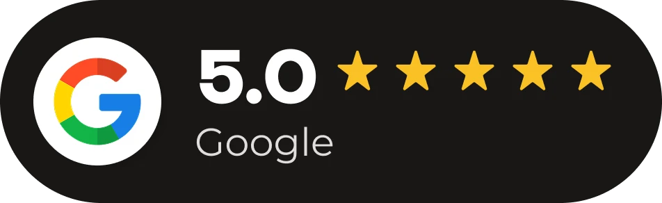 Badge oceny Google 5.0 z pięcioma złotymi gwiazdkami na czarnym tle